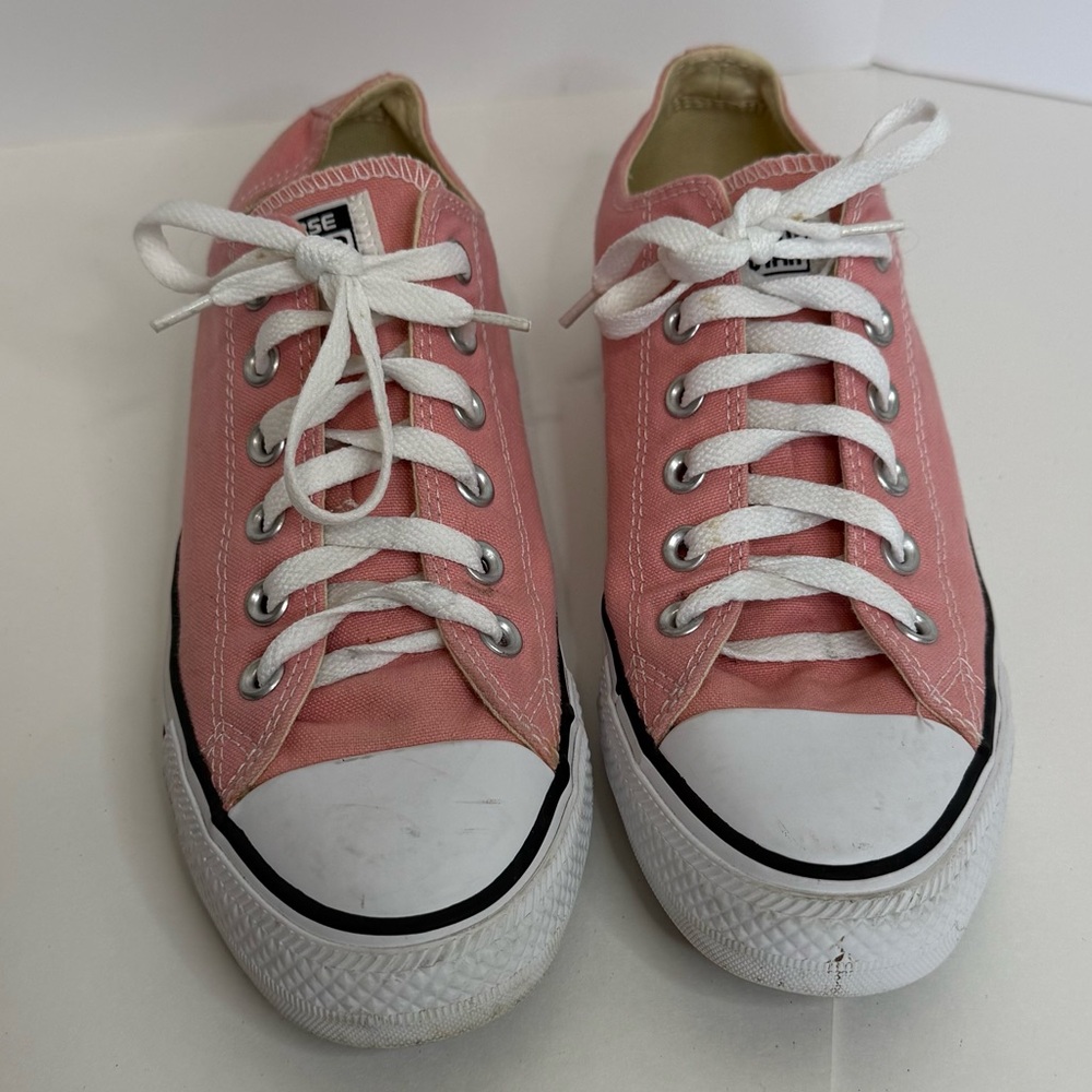 Converse Pink and White Chuck Taylor Sneakers Sz 8 Women’s‎
